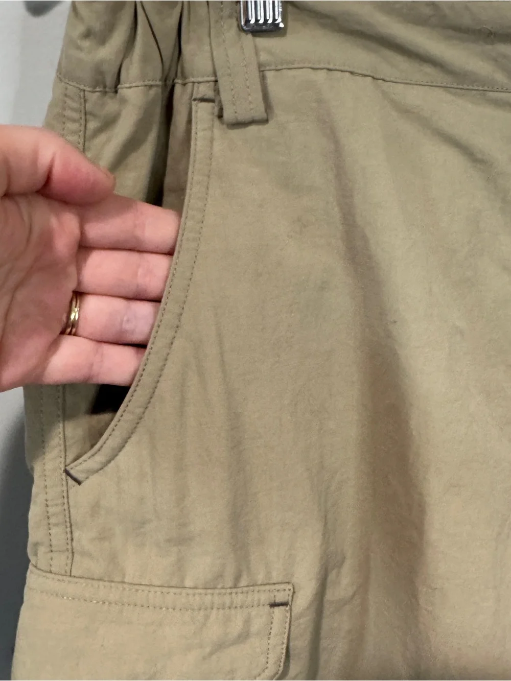 REI Men's Khaki Cargo Hiking Shorts UPF 40+ Nylon Outdoor Pockets Trail Size 32